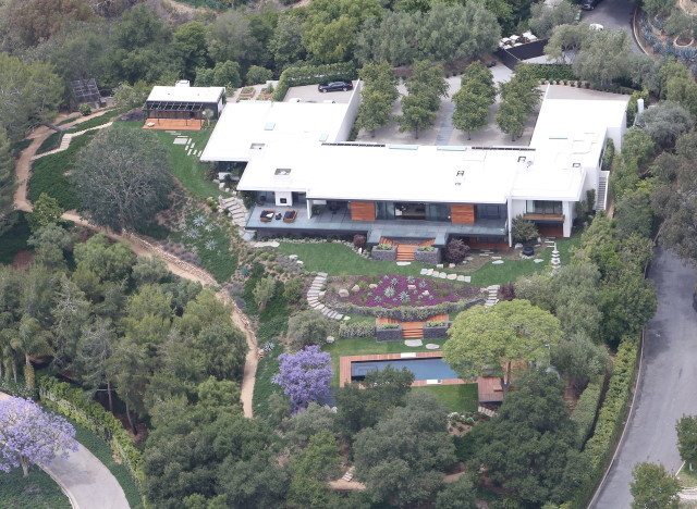 Arresting trespassor