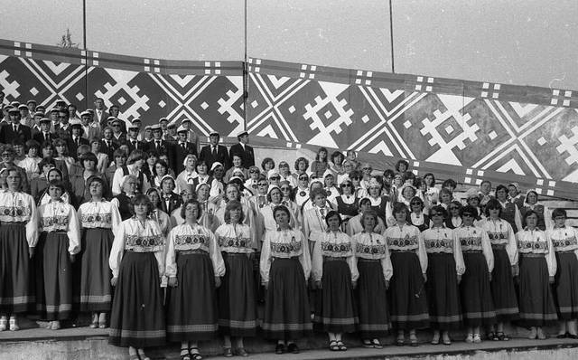 Tartu 950. aastapäevale pühendatud Tartu linna ja rajooni lauluppidu