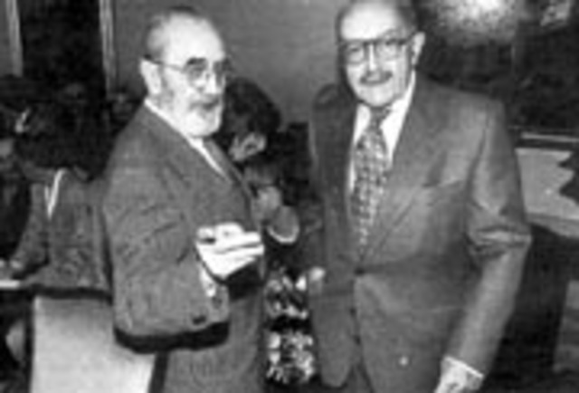 Se hace miembro de la RAE