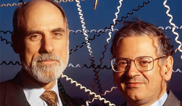 int Cerf y Bob Kahn utilizaron el término "Internet"