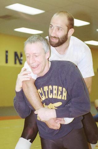 Dave Schultz is murderd by John duPont
