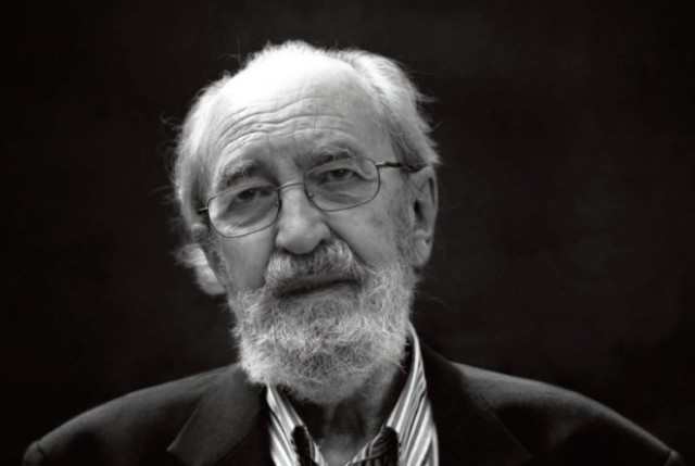 Falleció en Madrid por problemas respiratorios crónicos.