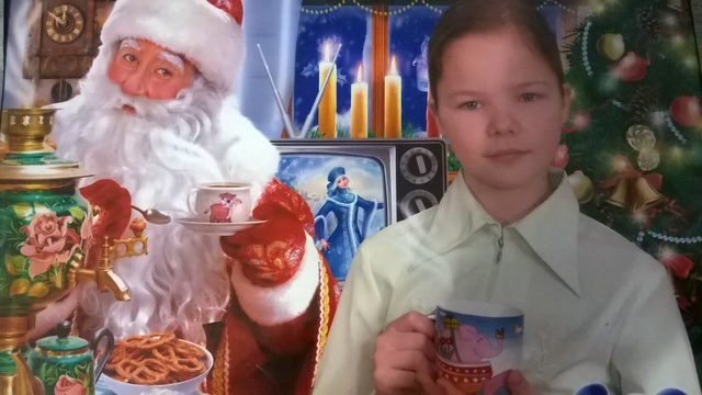 За отличную учебу можно и чай попить с Дедом Морозом)