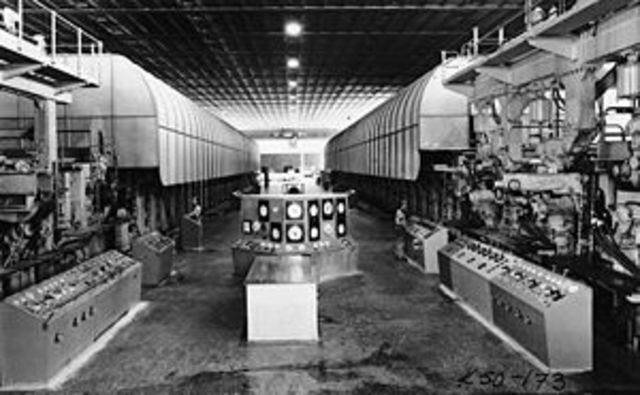 Изобретена бумагоде́лательная машина