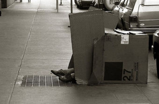 Thomas and Kira find a little girl.