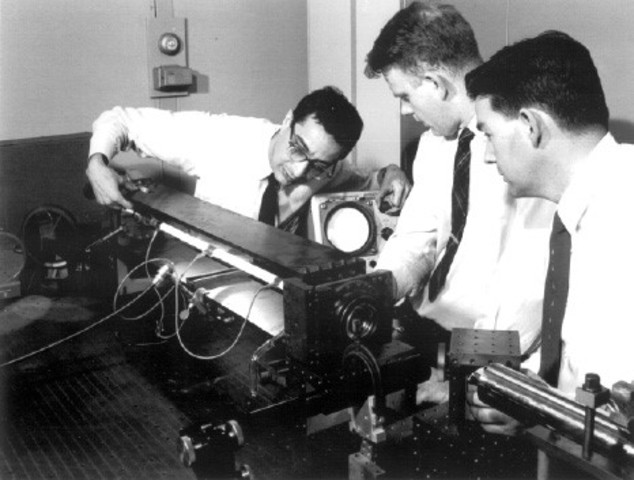 Изобретение лазера