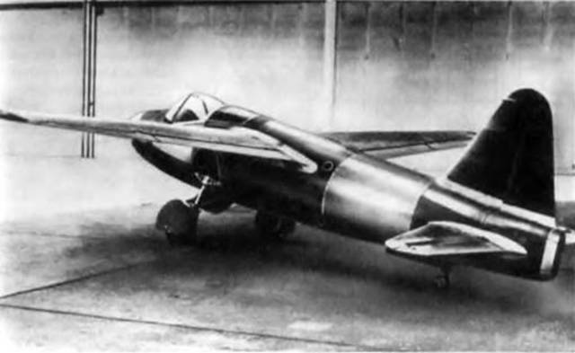 Самолет с турбореактивным двигателем