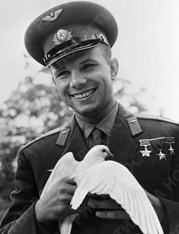 Первый в истории пилотируемый полёт в космос Ю. А. Гагарина