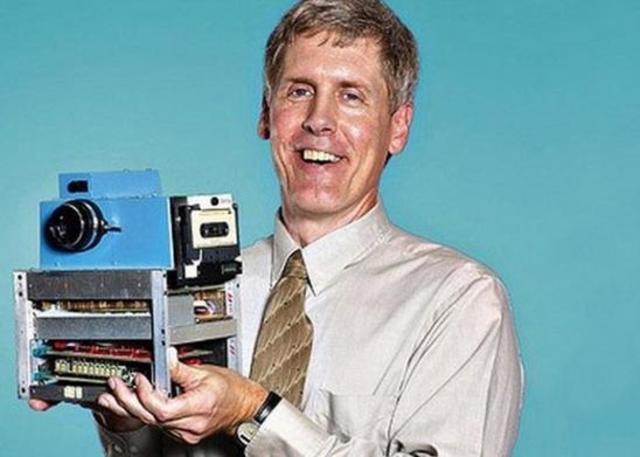 Первый цифровой фотоаппарат