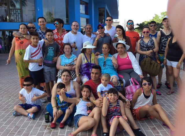 Camilo y su familia.