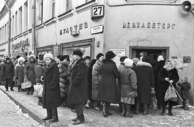 Сокращение норм выдачи хлеба населению и норм довольствия войскам.