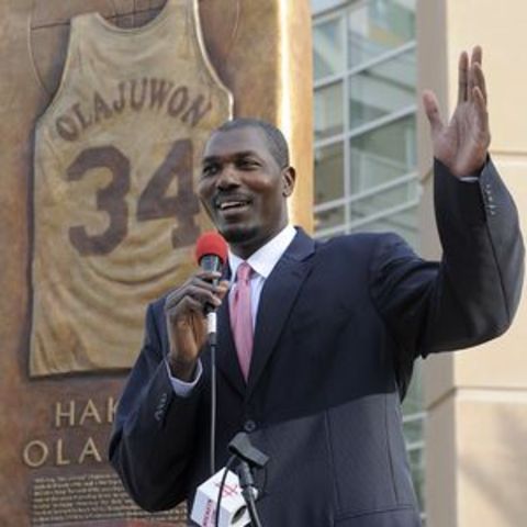 Rockets unveil a monument honoring Olajuwon