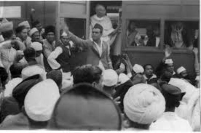 Gandhi returns to South Africa