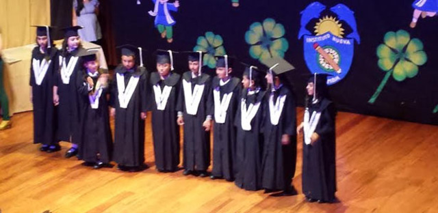 Se gradua en basica primaria