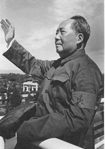 Mao Zedong takes control of comunist China