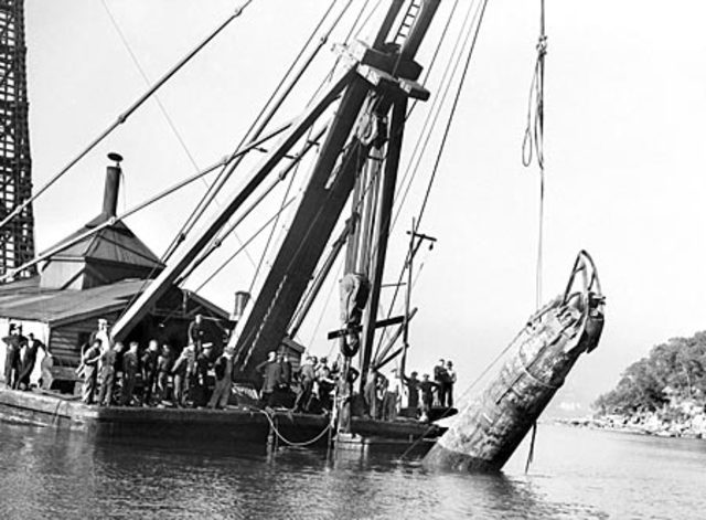 Japanese midget submarines attack Sydney Harbour: May 31st- June 8th 1942