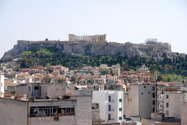 The polis (city state) becomes the centre of greek life (700 BCE)