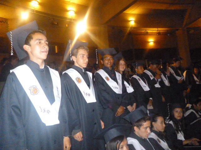 Termino sus estudios en el año 2012, a la edad de 19 años.