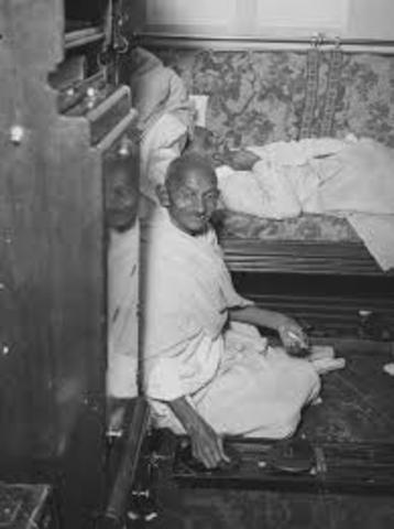 Gandhi returns to India