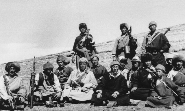 Comunist China Invades Tibet