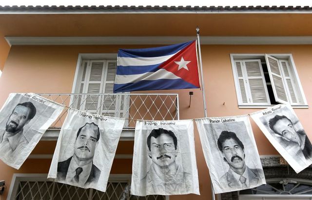 Five Cuban spys arrested in the United States.