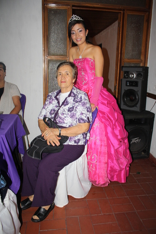Celebracion al lado de mi Abuela Paterna.