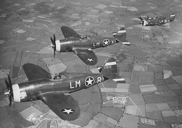 5 Thunderblots have a "private" air show for Republic Aviation employees