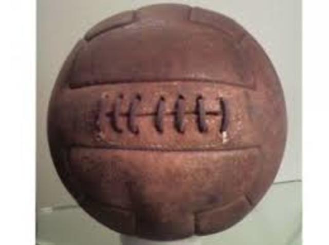 primer balon de futbol