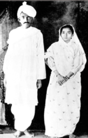 Gandhi brings back over 600 people to South Africa