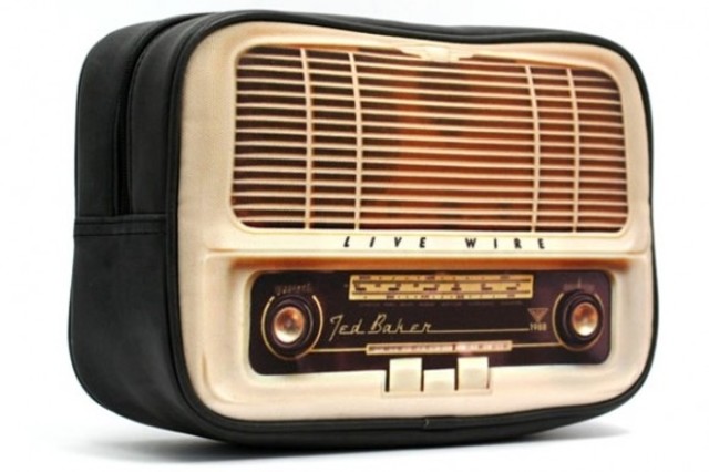 criação da Fundação da rádio Sociedade