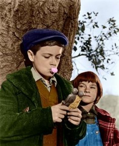 Scout and Jem find Items in Tree Hole