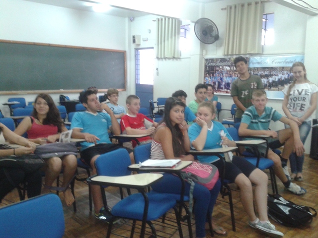 3ª aula de um bloco (teórco-práticas) sobre "As ondas e o som".