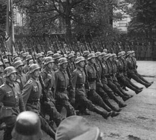 Tyskland invarderar Polen