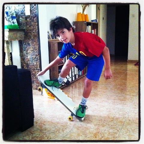 יום הולדת שנה לי במתנה קיבלתי את אחי הקטן אדם