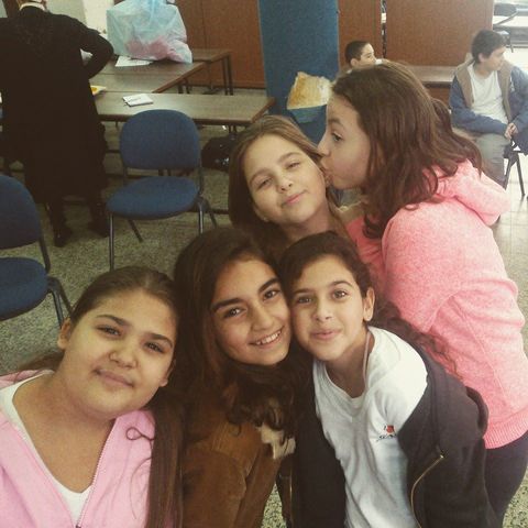 התחלתי את כיתה ו' בבית הספר הלל