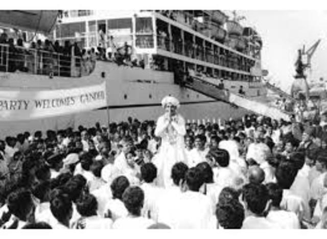 Gandhi works to rebel against rowlett acts