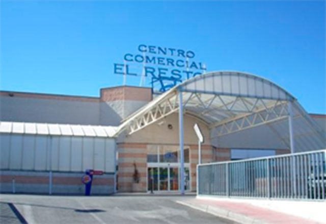 El Centro Comercial El Restón.