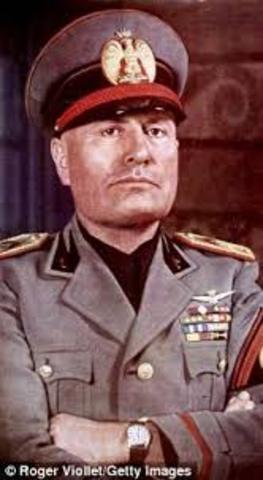 Mussolini es nombrado jefe de gobierno en Italia