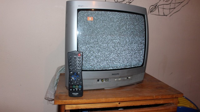 TELEVISOR A COLOR CON CONTROL