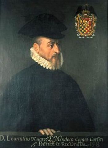 Lorenzo Suárez de Mendoza, conde de la Coruña, toma posesión como quinto virrey de la Nueva España.