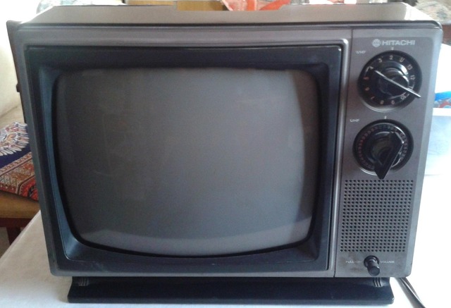TELEVISOR BLANCO Y NEGRO