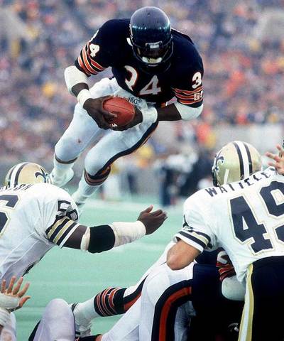 Walter Payton breaks rushing record