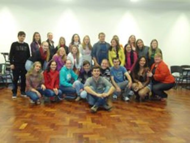 Grupo no Hino Nacional em Libras