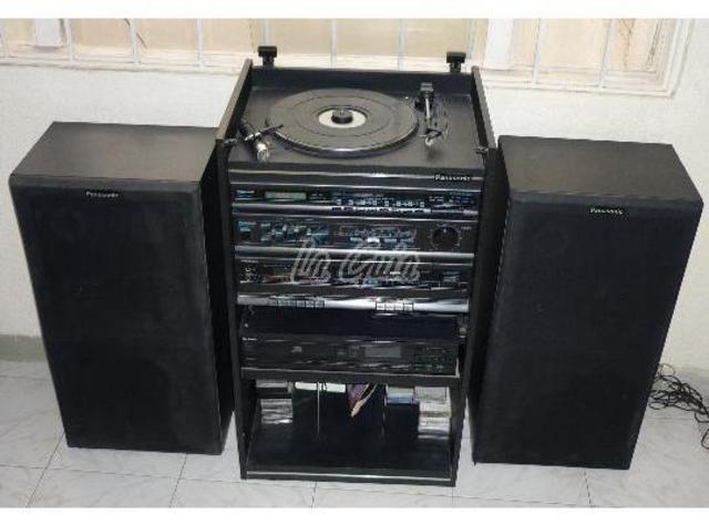 Equipo de Sonido Antiguo con Casetera