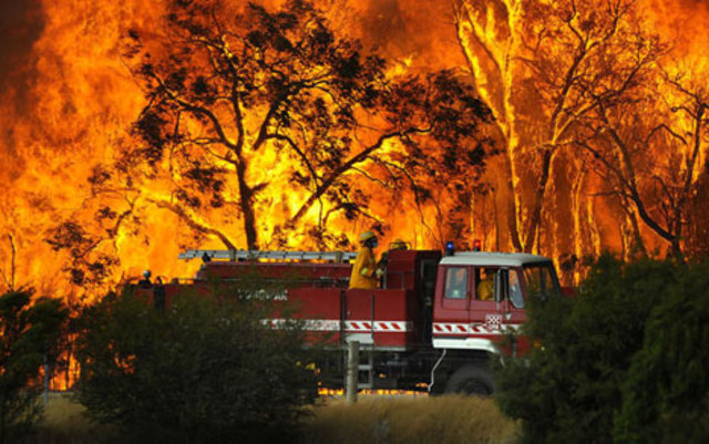The worst wildfires in Australian history killed at least 181 in Victoria, injure more than a hundred and destroy more than 900 houses. The fires are suspected to be the work of arsonists.