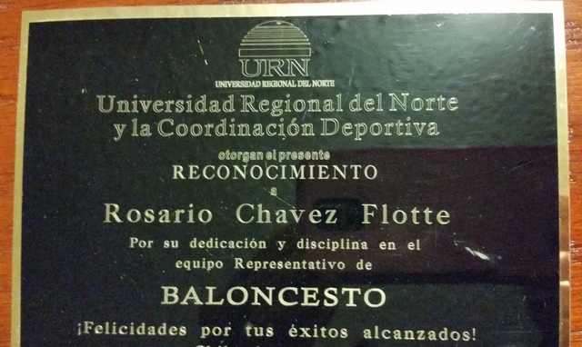 Dedicación y disciplina en el equipo de básquet bol