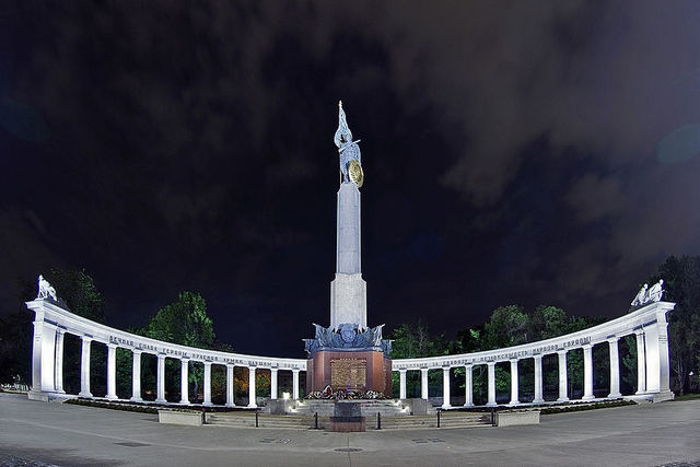 Взятие Вены советскими войсками.