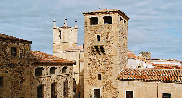 EL DESMOCHAMIENTO DE LAS TORRES DE CÁCERES