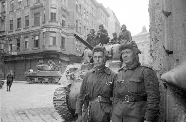 Началась Венская операция