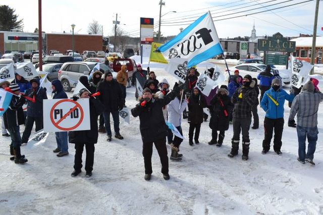 Manifestation contre le projet de loi 10 dans la Petite-Nation